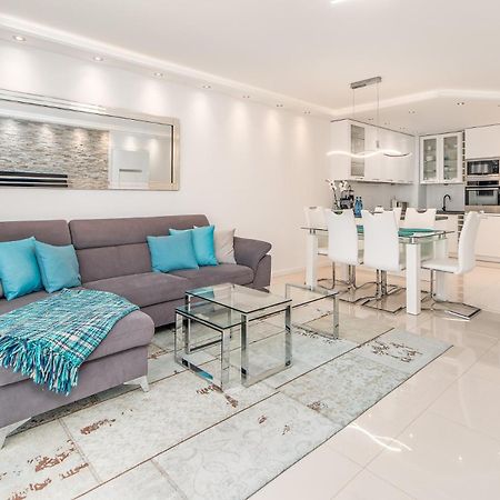 Stylish Vacation Apartment With Parking In Miedzyzdroje By Noclegi Renters Kültér fotó