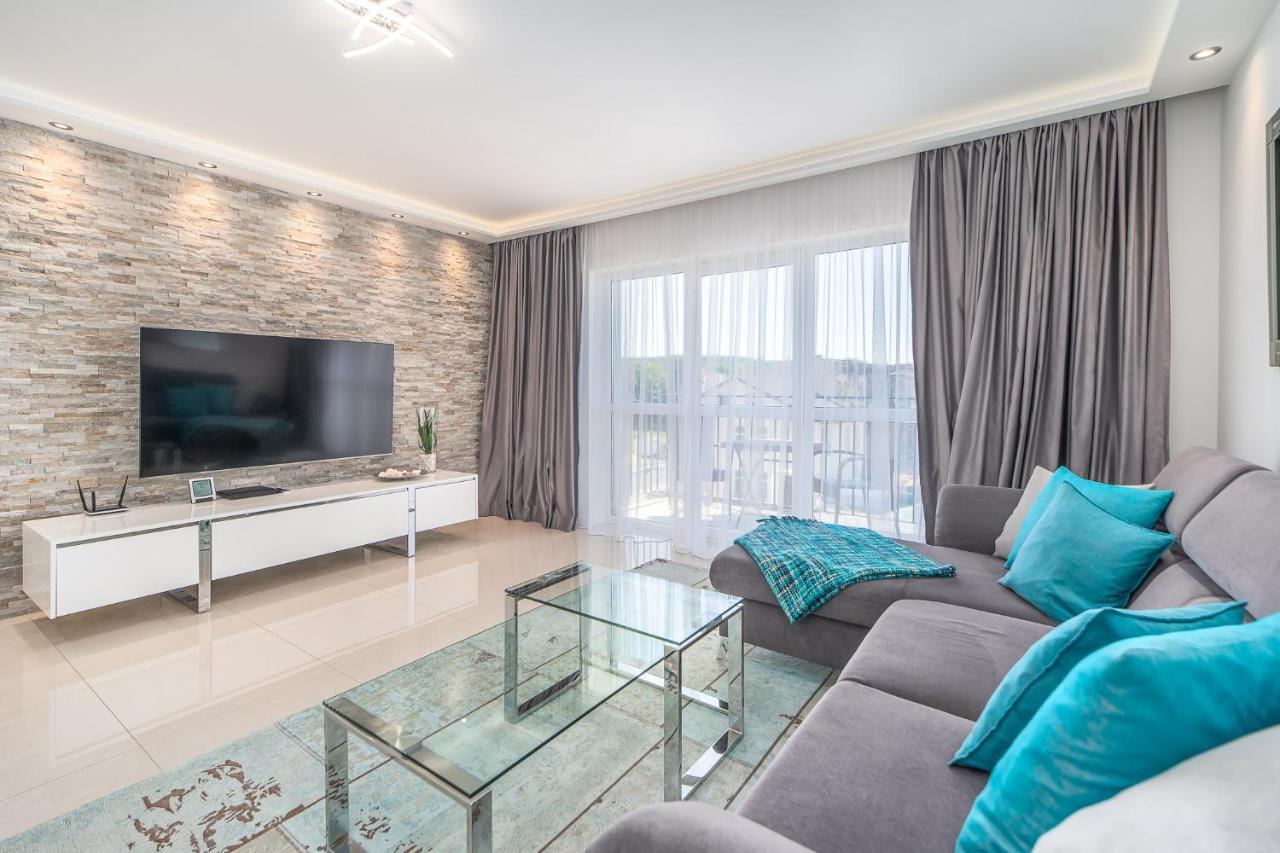 Stylish Vacation Apartment With Parking In Miedzyzdroje By Noclegi Renters Kültér fotó