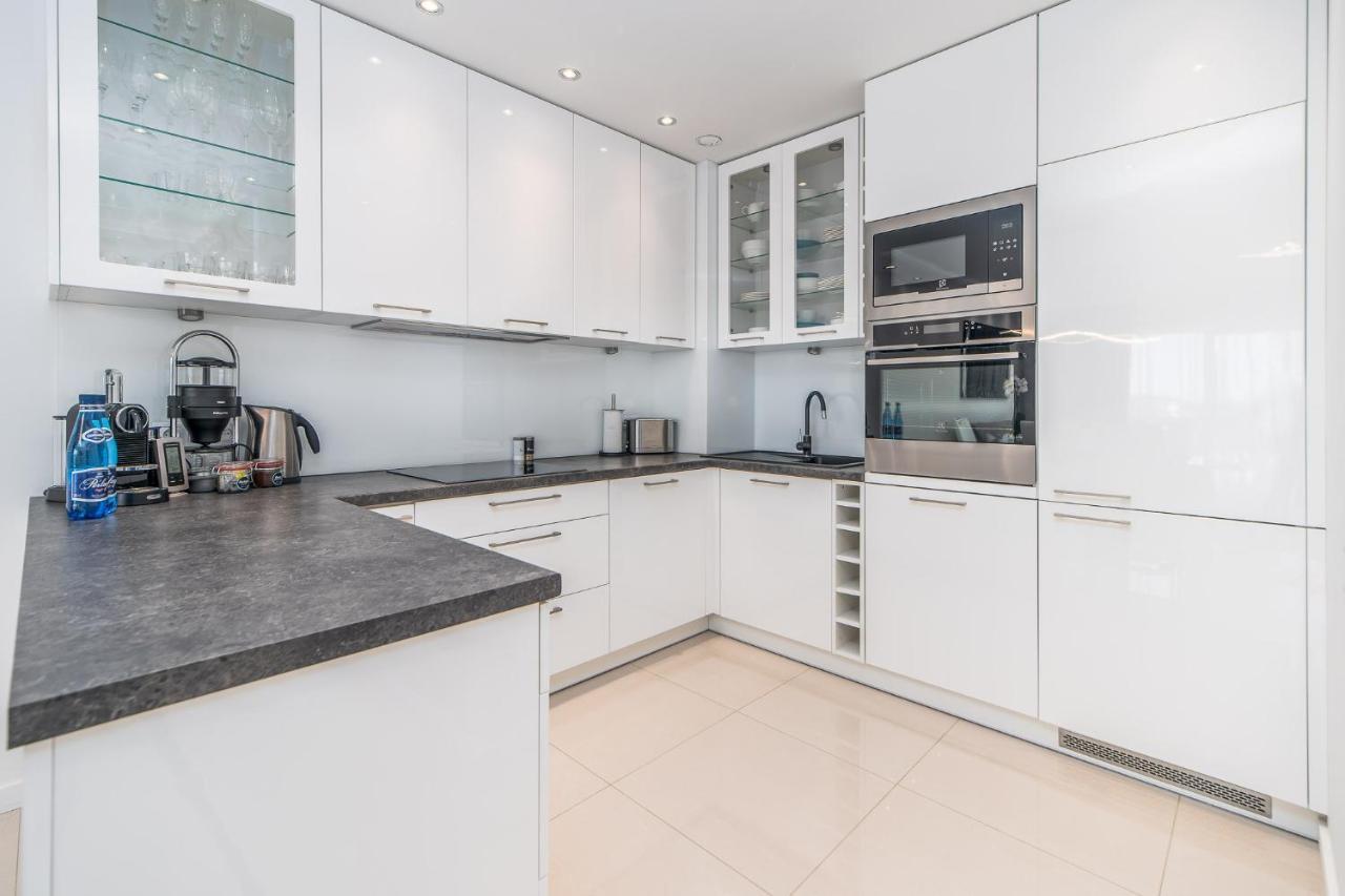 Stylish Vacation Apartment With Parking In Miedzyzdroje By Noclegi Renters Kültér fotó